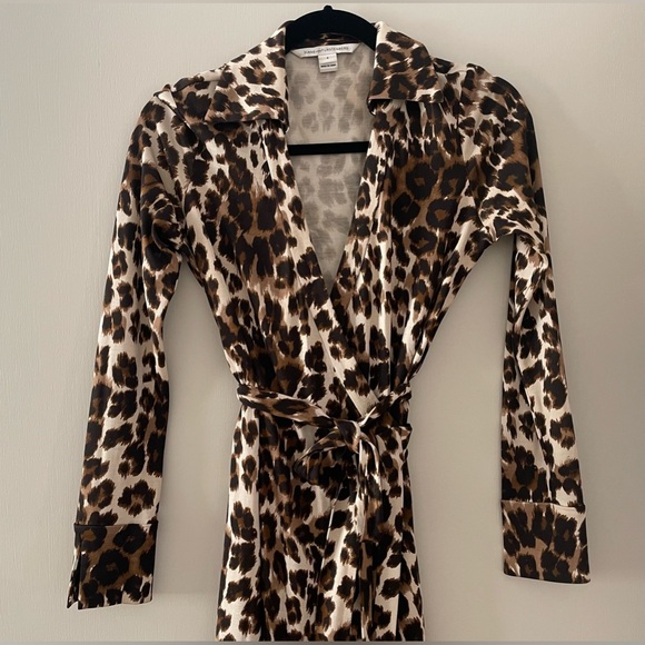 Diane Von Furstenberg 90s Cheetah Leopard Print Silk Wrap Midi Dress Women’s 4 - Picture 3 of 9